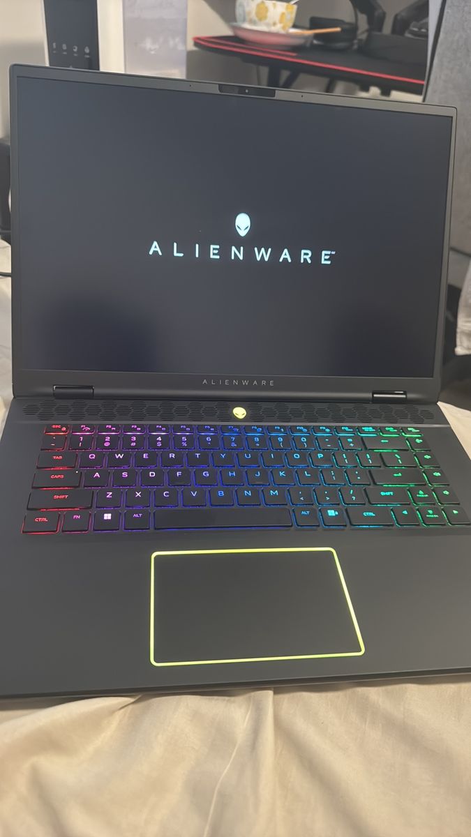 Alienware M16 R2 240Hz QHD