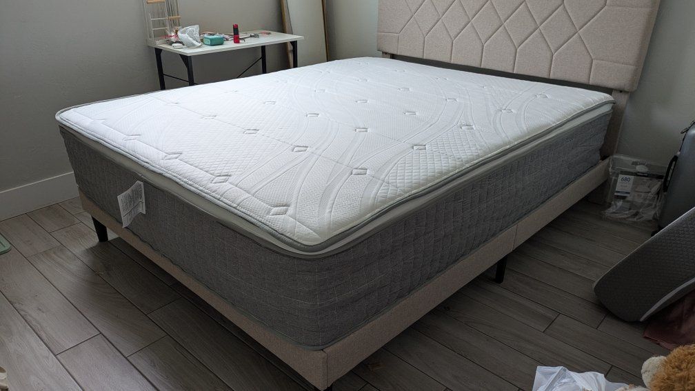 New Queen Size mattress- Still in Box