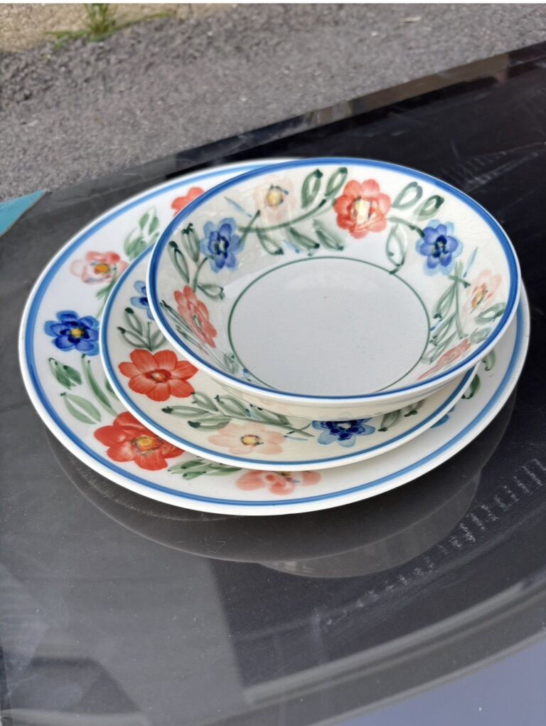 8 Piece Set Of Wood &Sons Dinnerware