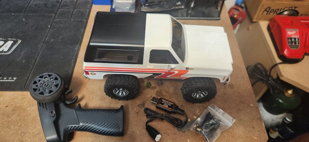 RC Truck Blazer Style 4x4 Off-Road Crawler with Remote and Charger