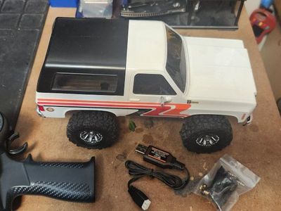 RC Truck Blazer Style 4x4 Off-Road Crawler with Remote and Charger