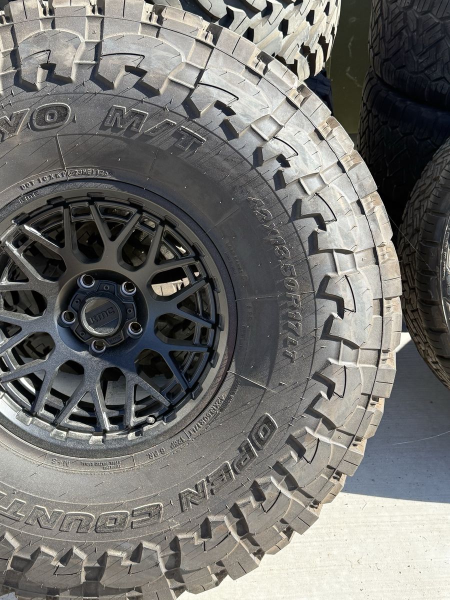 Jeep wheels and tires 42 on 17