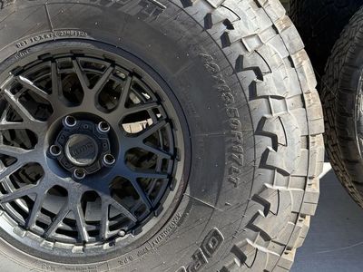 Jeep wheels and tires 42 on 17