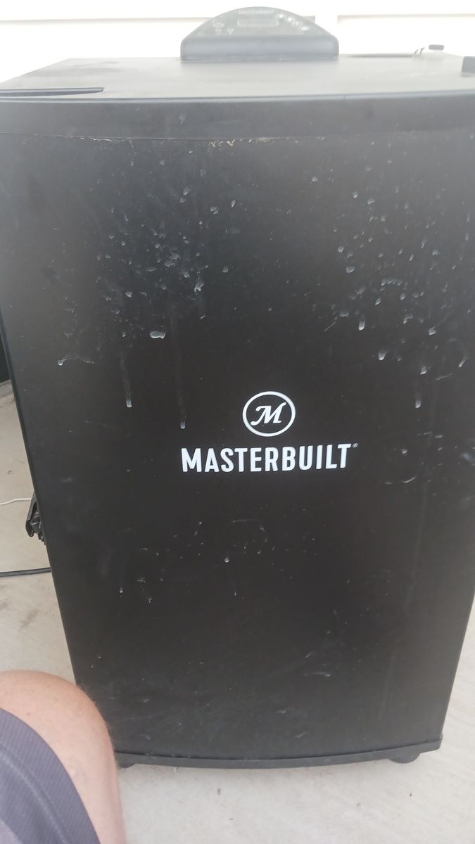 Electric smoker