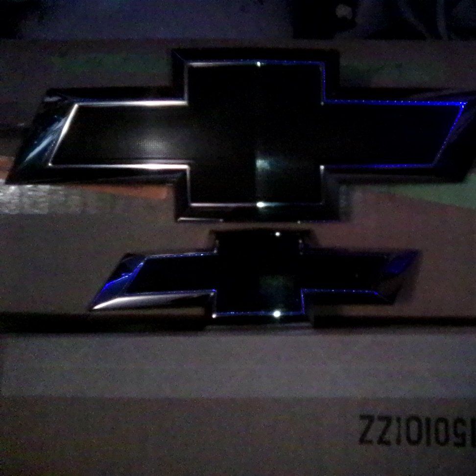 '24 Chevy Tahoe Blk Bow Tie Emblems