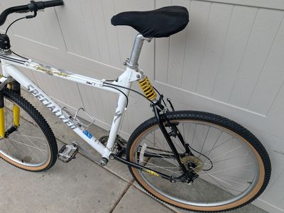 Specialized Ground Cont. Rock Shox, new tires, Size M