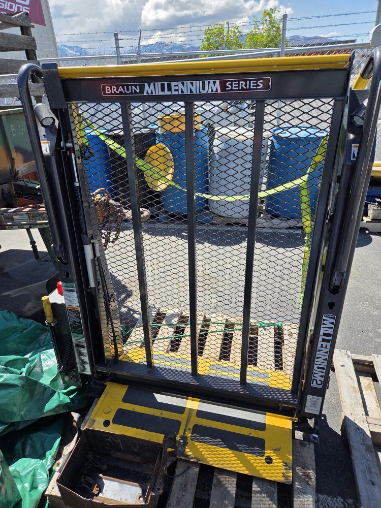 Braun Corporation Millennium Series NL919IB-2 Wheelchair Lift 800lb Capacity