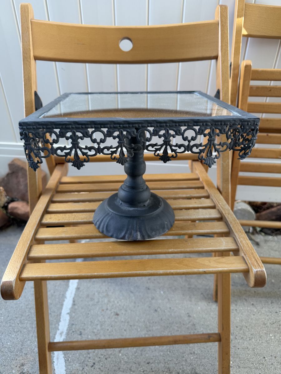 Mirrored stand