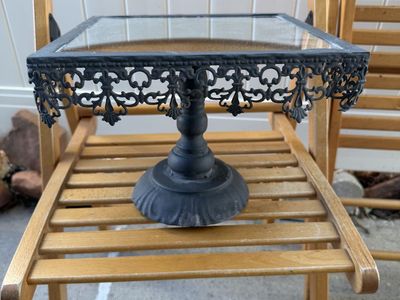 Mirrored stand