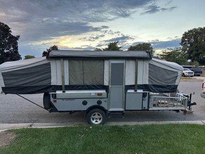 Fleetwood Pop-Up Camper Trailer with Front Cargo Deck