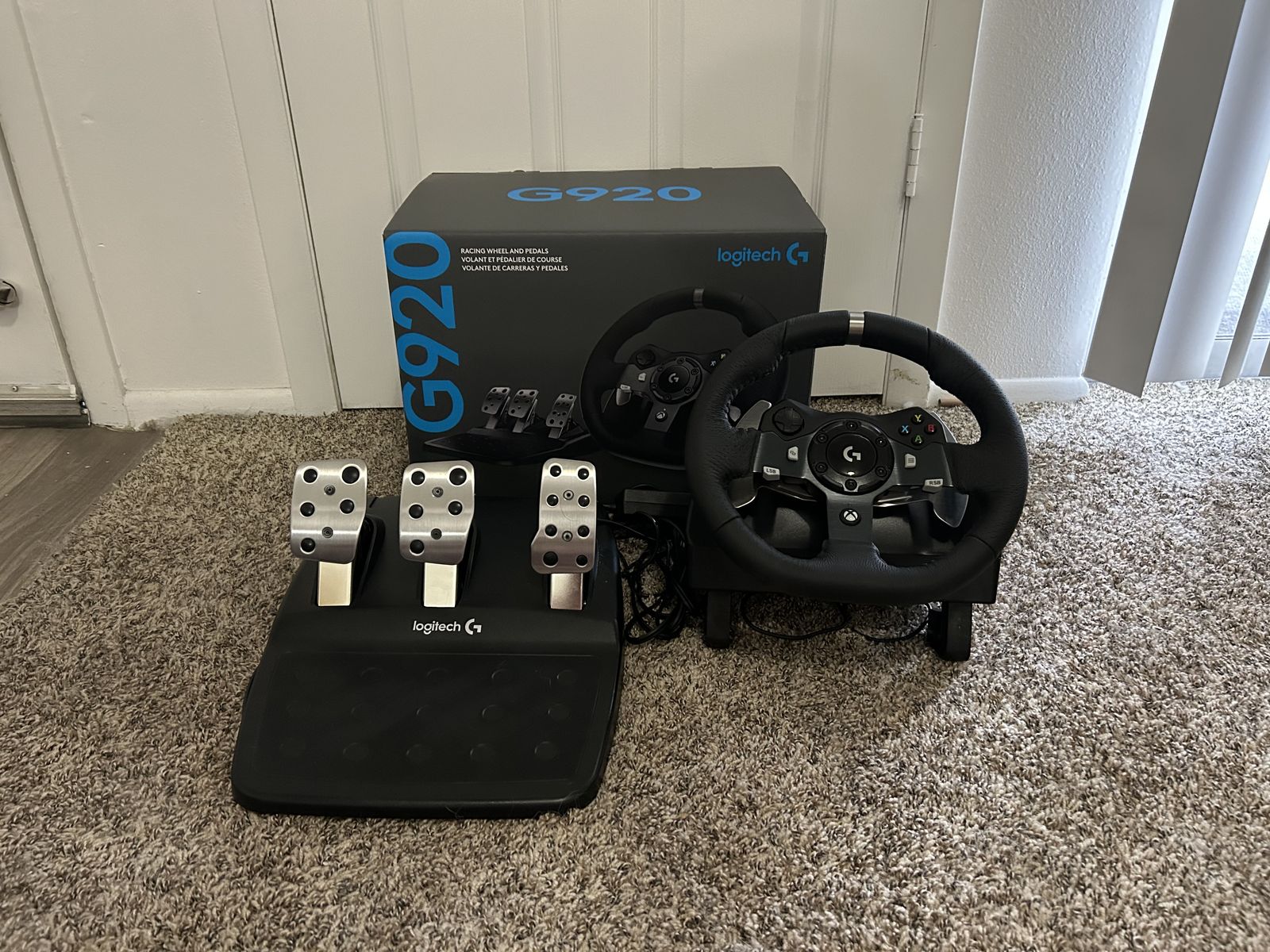 Logitech G920 Racing Wheel and Pedals