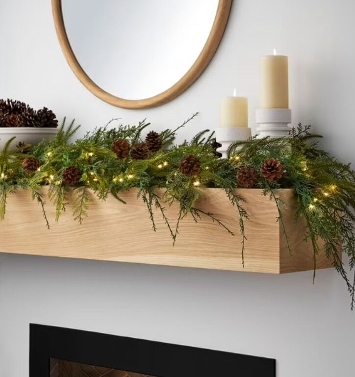 NEW 9ft Pre Lit Garland With Pine Cones