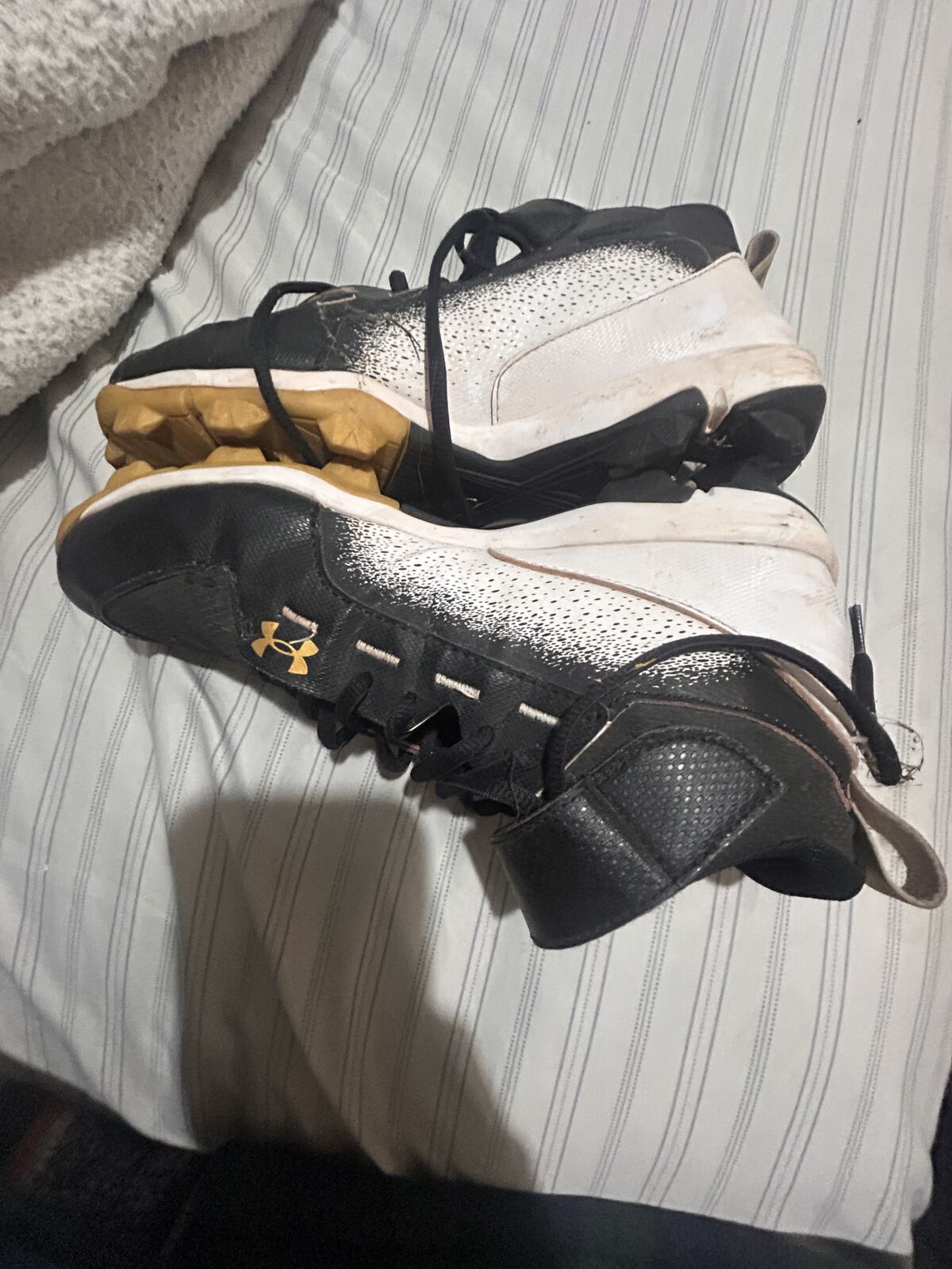 Kids baseball cleats