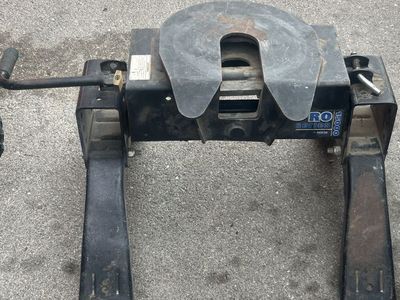 Reese Pro Series 15K Fifth Wheel Trailer Hitch - 15,000lb Towing Capacity