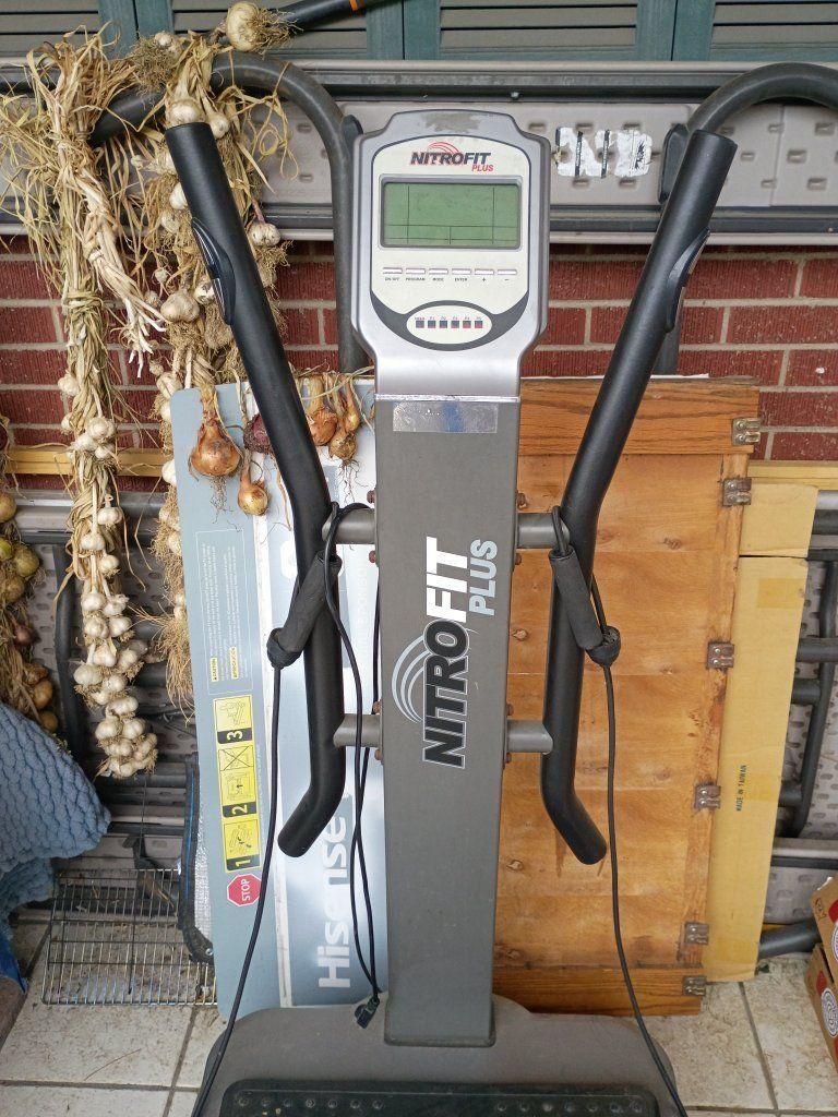 Nitrofit Plus Whole Body Vibration Machine Exercise Platform
