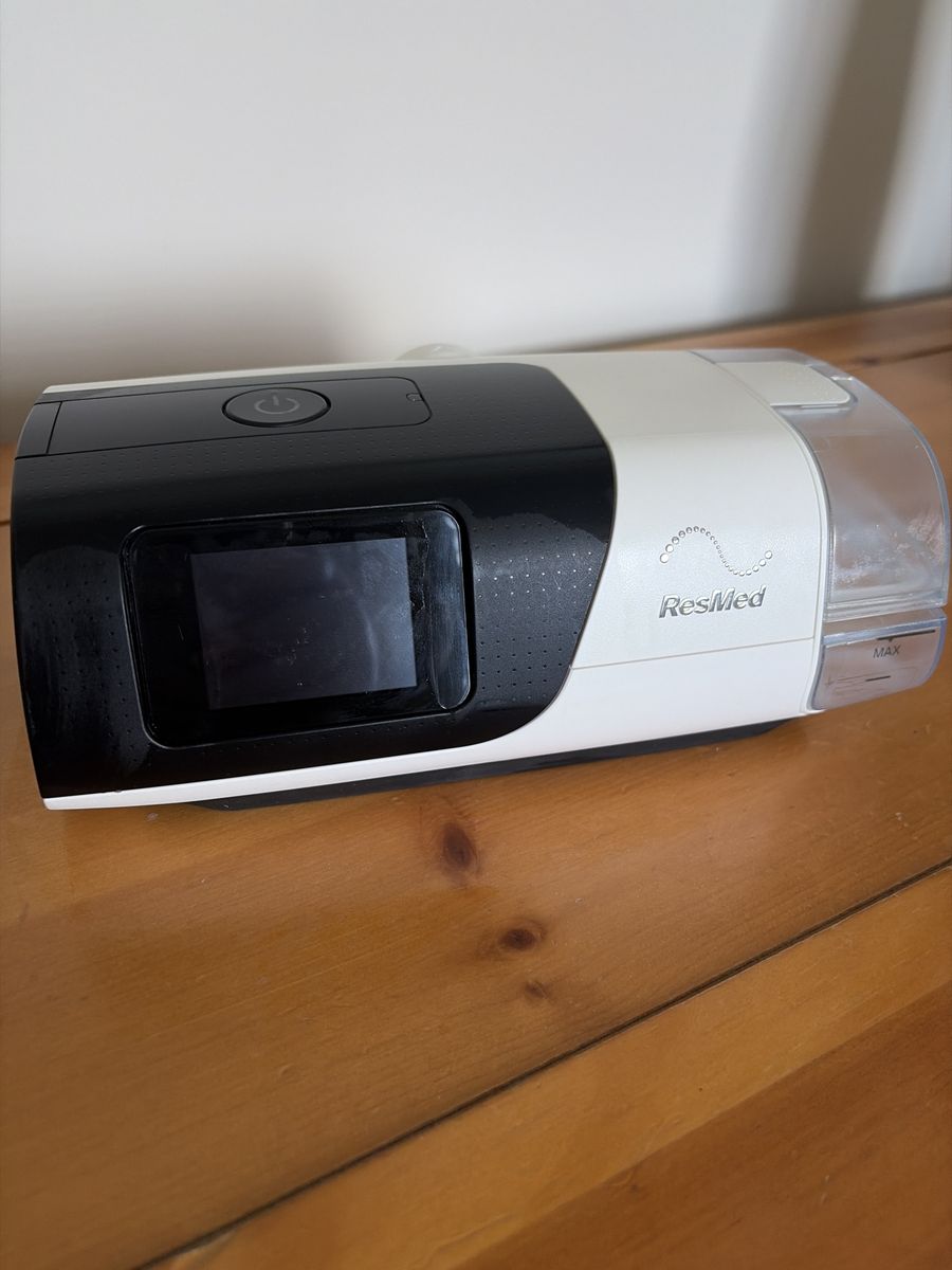 Resmed air curve 11 cpap machine