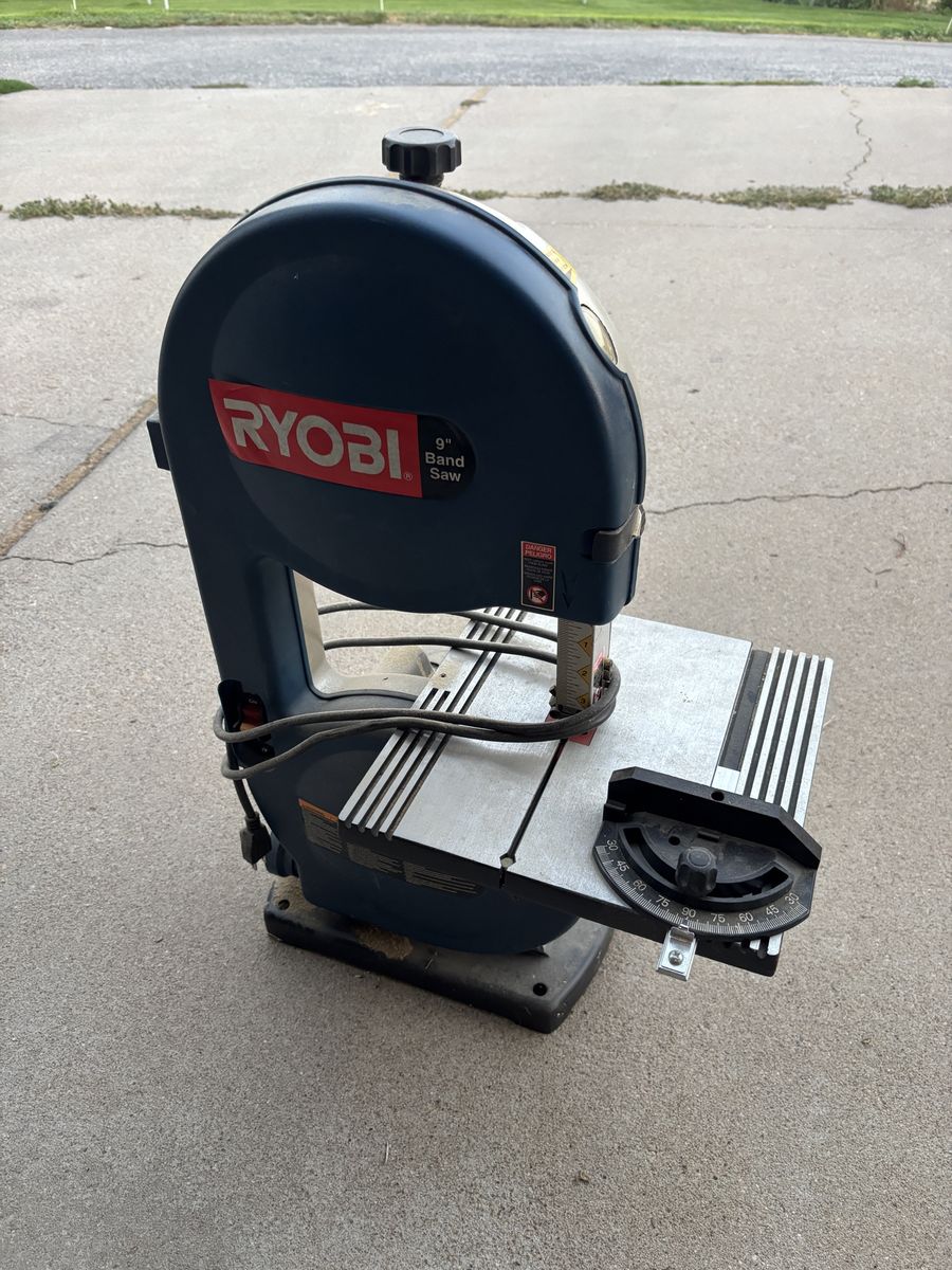 Ryobi 9 Inch Benchtop Band Saw with Miter Gauge