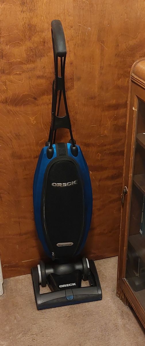 Oreck Magnesium LW100 Vacuum Cleaner