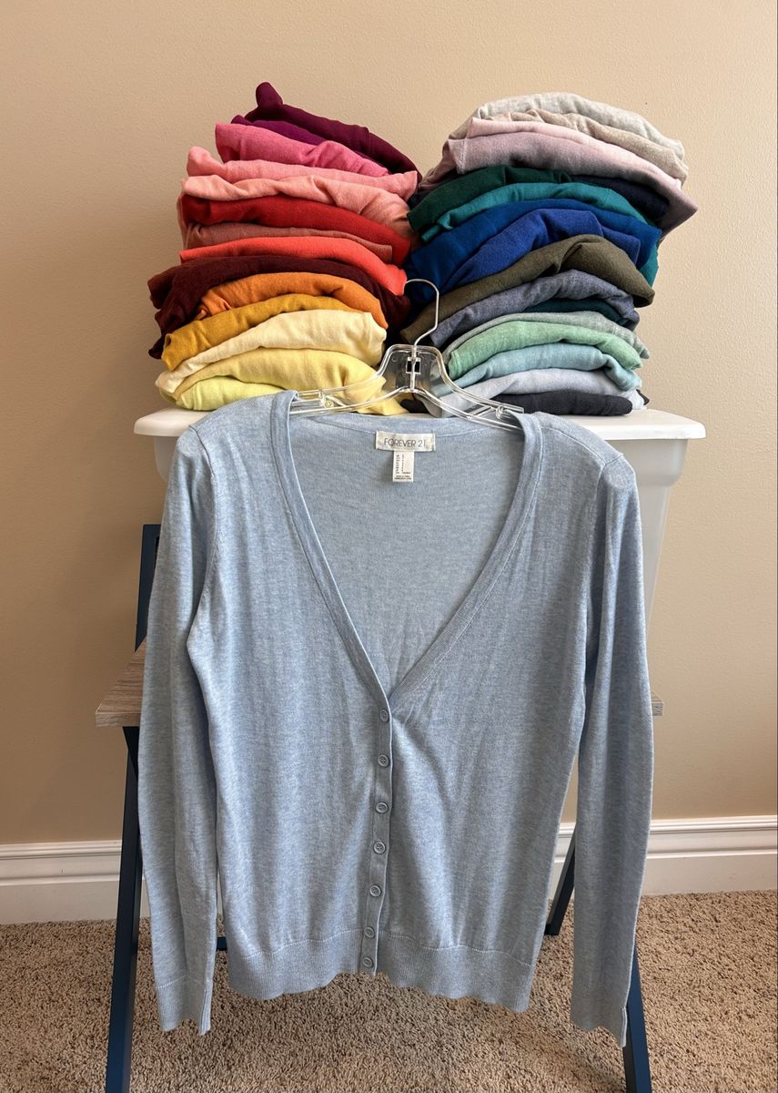 Set of 32 Forever 21 Women's V-Neck Button-Front Cardigan Sweaters Size Small