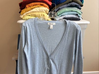 Set of 32 Forever 21 Women's V-Neck Button-Front Cardigan Sweaters Size Small