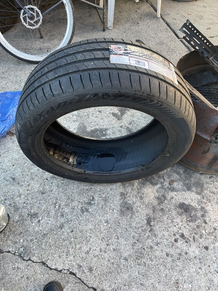 255/55/20 NEW LEXANI TIRE