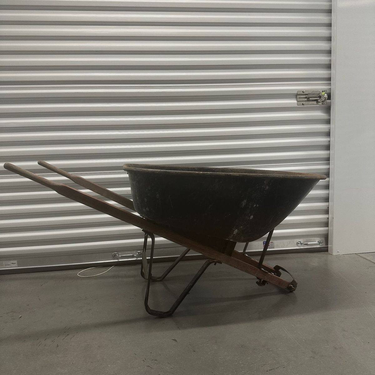True Temper Wheelbarrow – Used Yard/Garden Cart + Extra Milwaukee Tire
