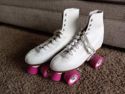 Women's 8 Roller Skates