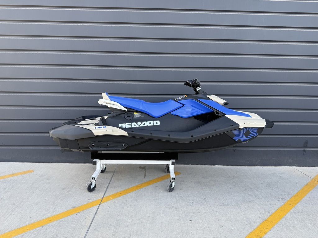 2025 Sea-Doo Spark™ Trixx for 3 Rotax® 900 ACE™ - 90 iBR