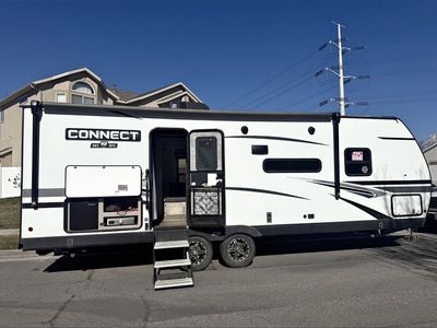 2022 KZ RV 29 Ft. 1 Owner BARELY USED