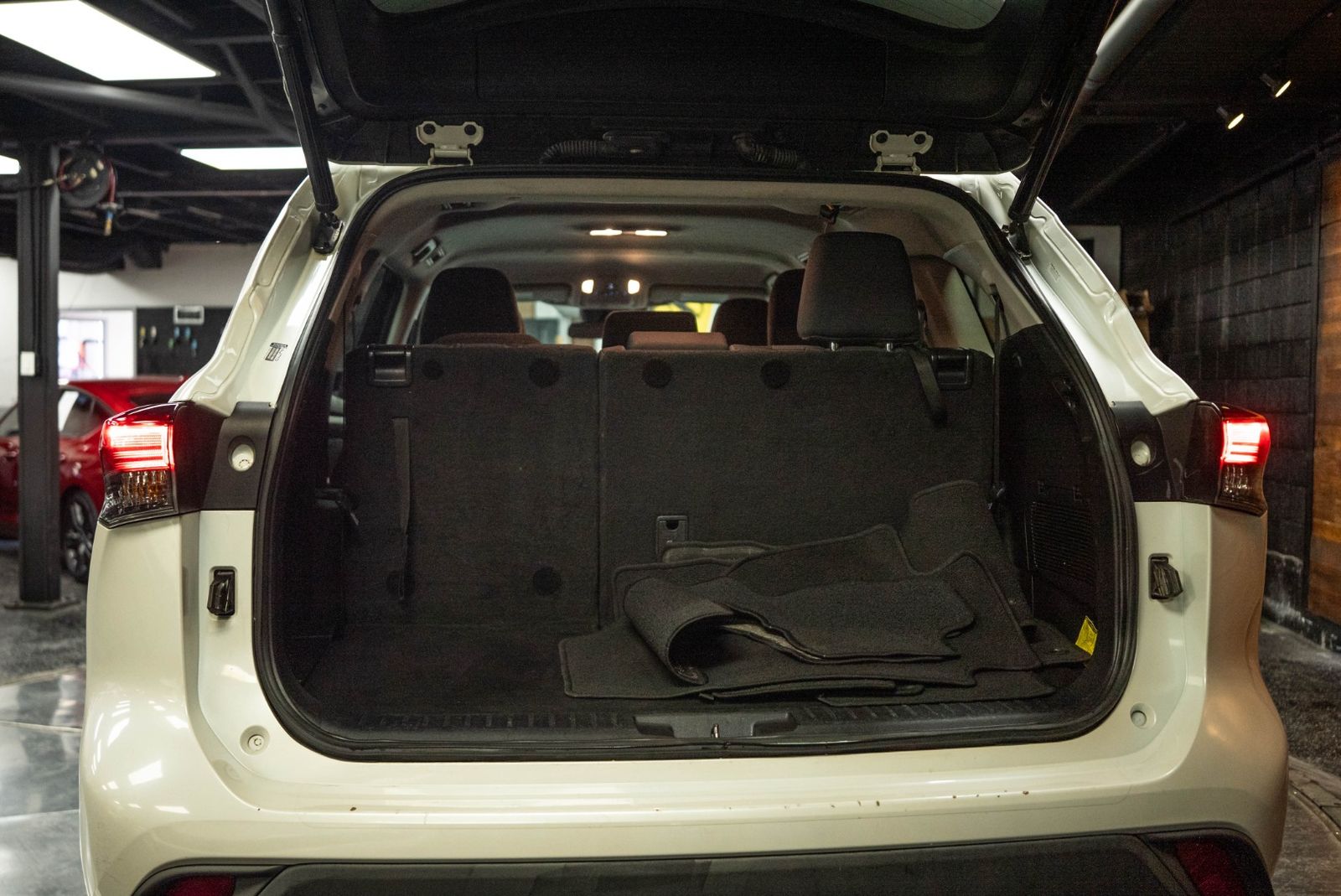 Main image 7
