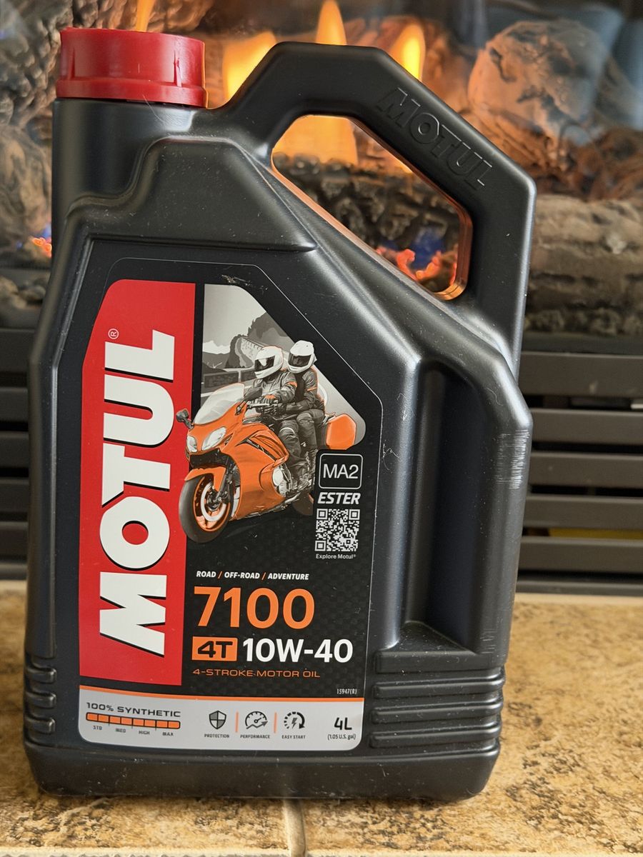 Motul 7100 10W-40 motorcycle oil