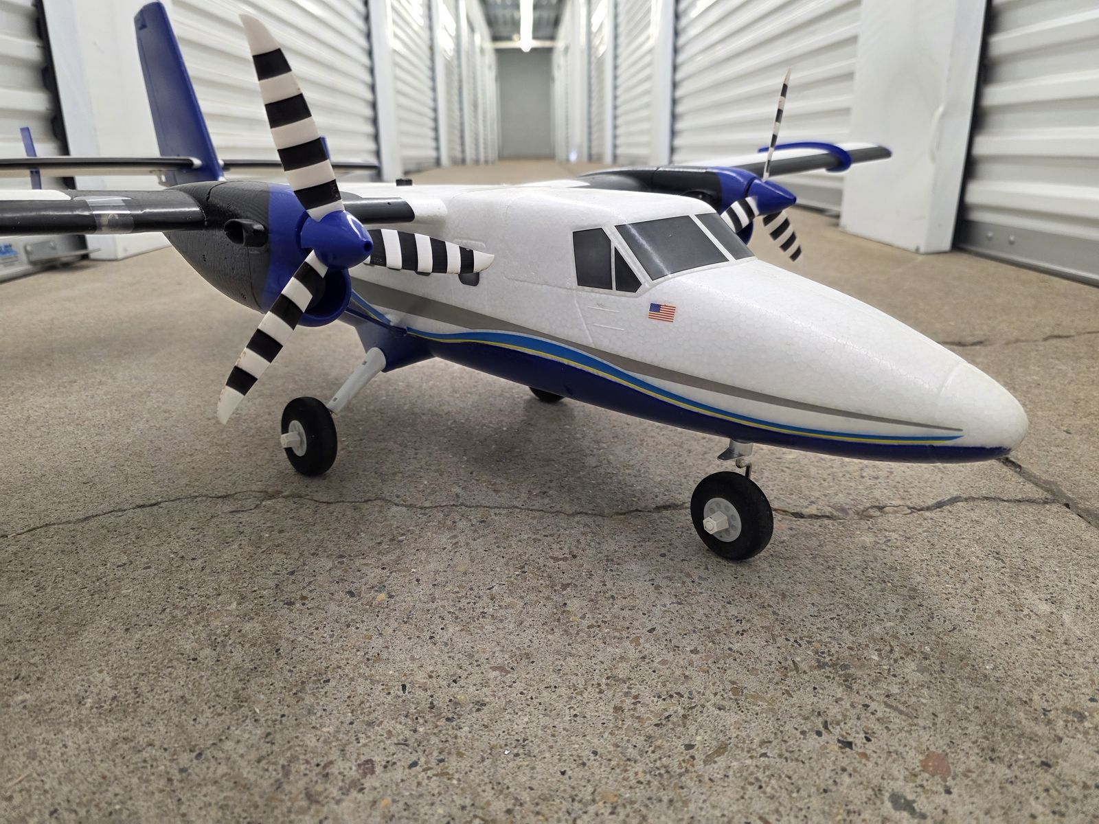 Twin Otter 1.2m BNF Basic with AS3X and SAFE, includes Floats