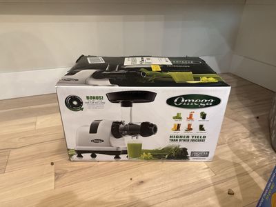 Brand New, Unopened Omega MM900HDS Low-Speed Masticating Juicer