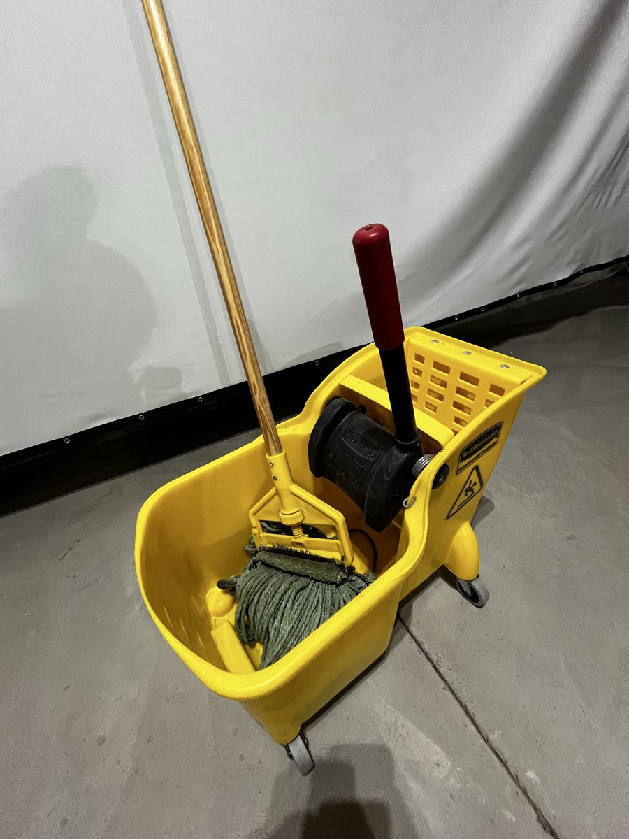 Commercial Mop Bucket and Wringer with Mop