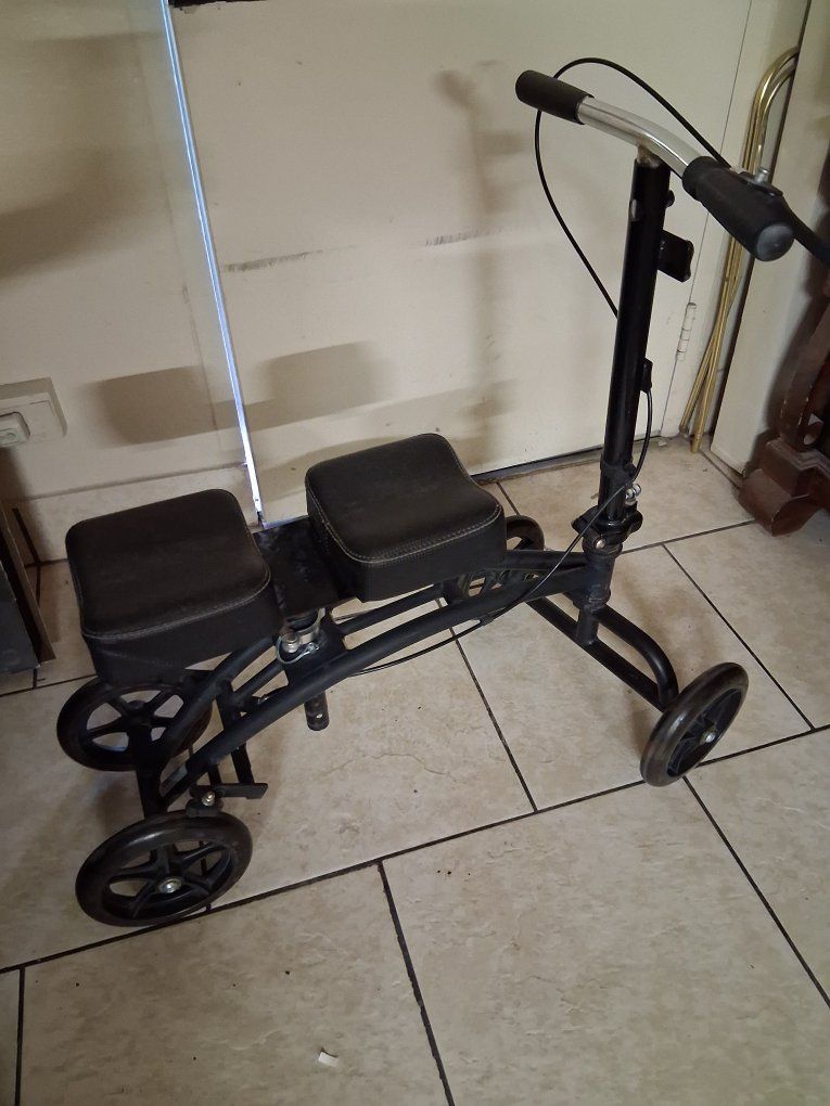 Knee Scooter Excellent Condition!