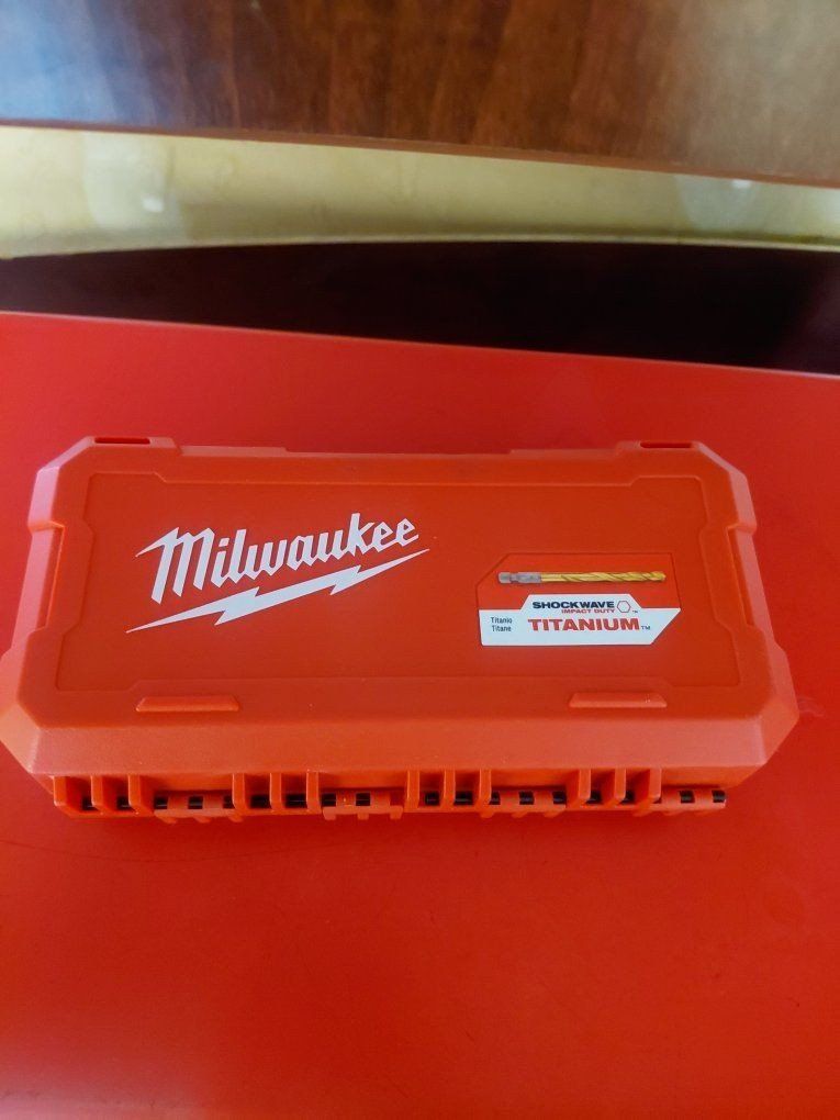NEW Milwaukee Shockwave titanium drill bit set