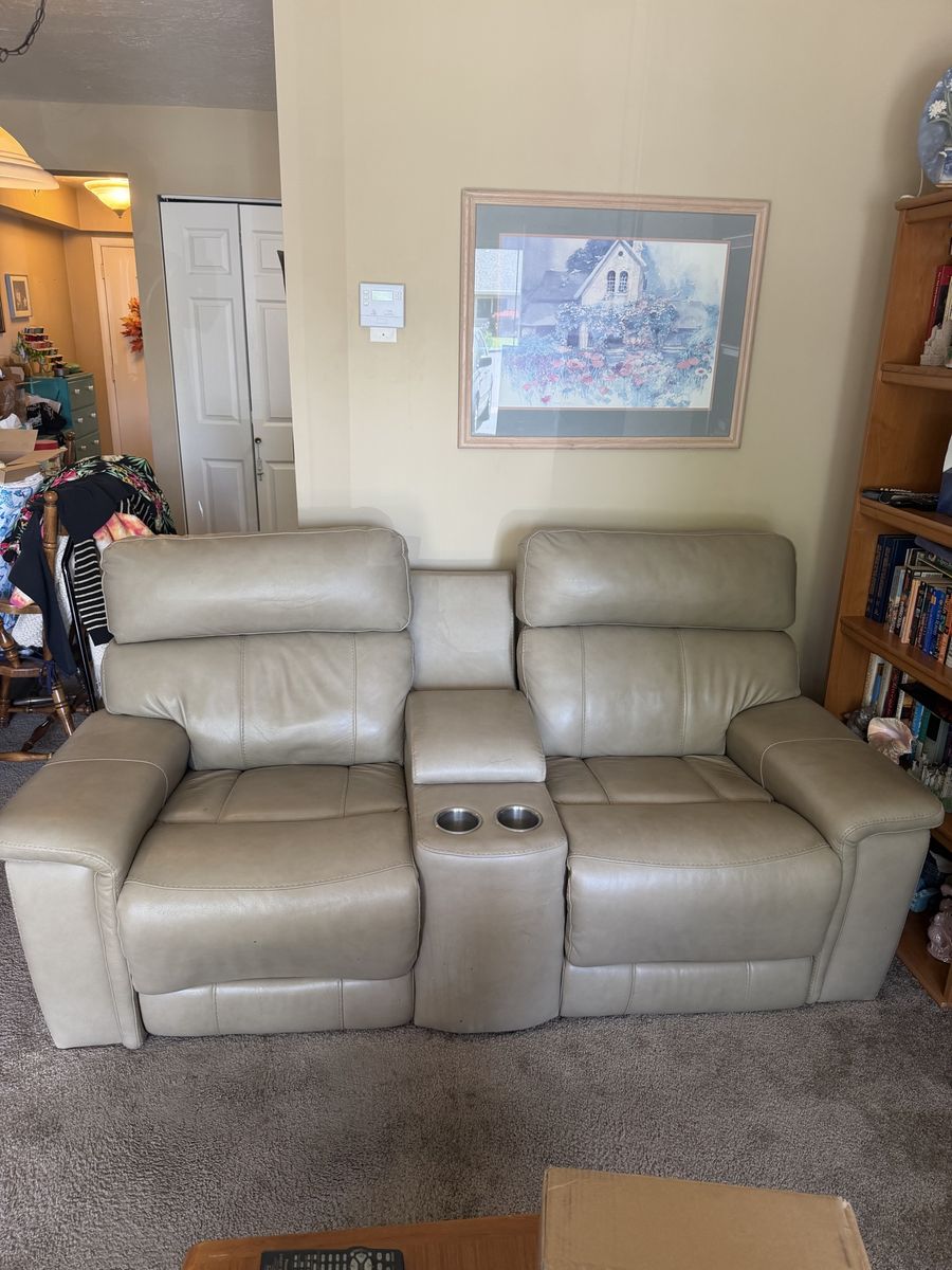 Duel reclining loveseat sofa