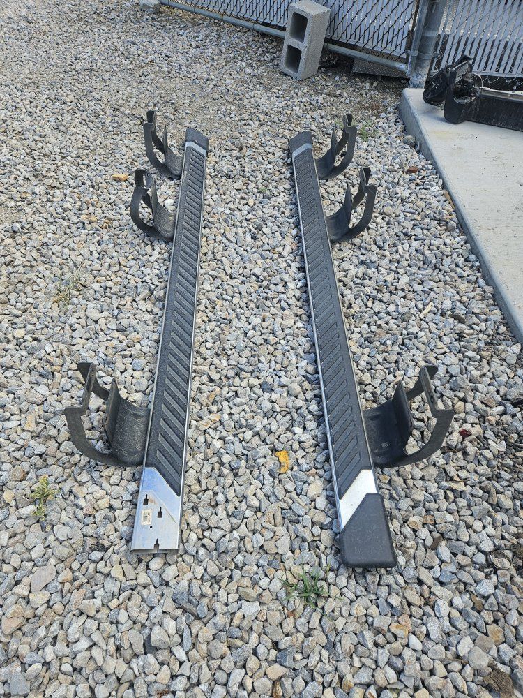 Ford F-250 or 350 4 doors  Running Boards