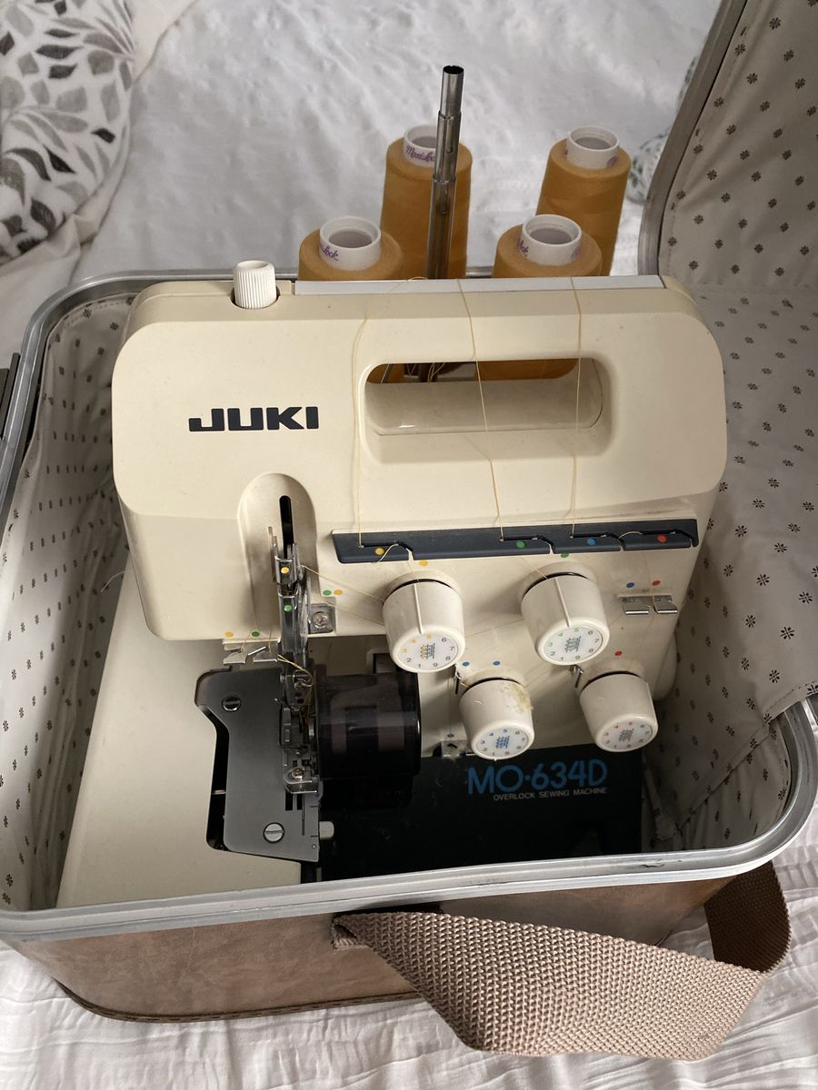 JUKI MO-634D Overlock Sewing Machine with Hard Case - Used, Works Great