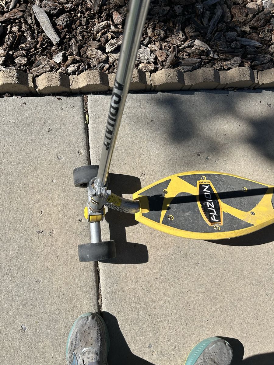 Fuzion 4-Wheel Sport Scooter - Yellow/Black