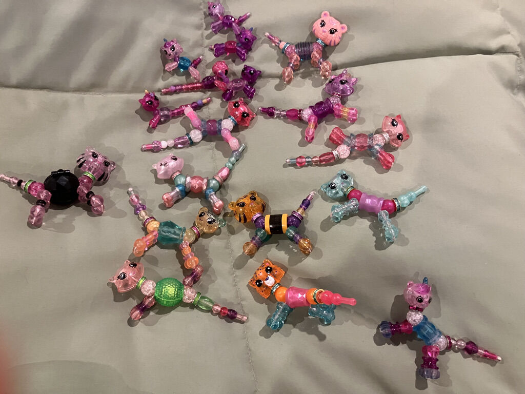 Eighteen Cat and Kitten Twisty Petz Bracelets