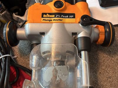 Like new Titan heavy duty plunge router in amazing working condition