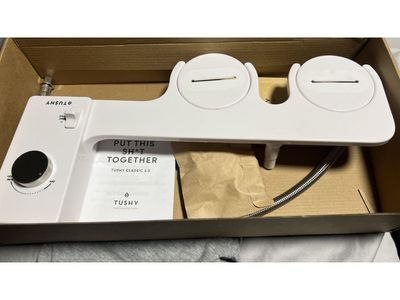 Brand New TUSHY Classic 3.0 Bidet Toolet Seat