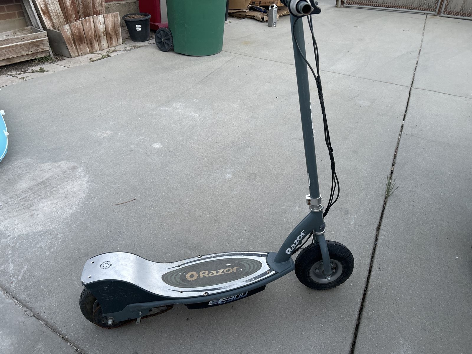 Free razor E300 scooter. No charger.