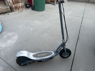 Free razor E300 scooter. No charger.