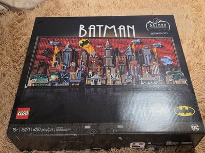 Brand New Lego Batman #76271 *Retiring Set*