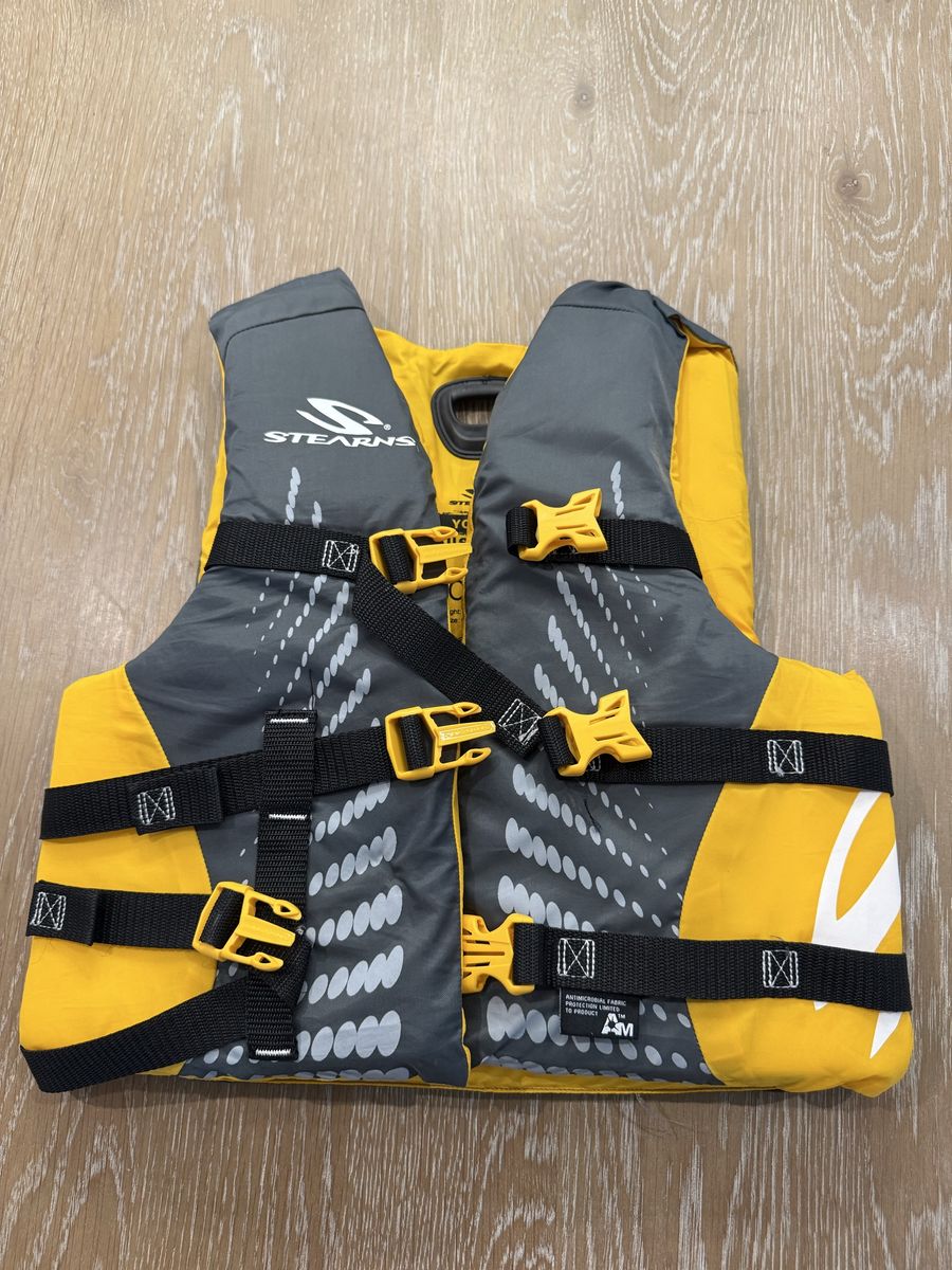 Stearns Youth Life Jacket PFD Yellow and Gray Adjustable Buckle Vest
