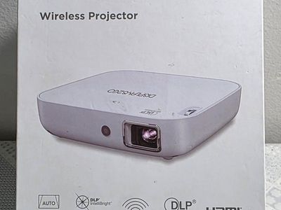Displays2Go Wireless Projector with Auto Keystone and Original Box