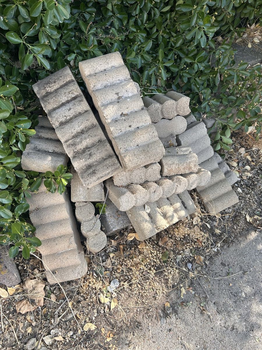 Concrete Scalloped Lawn Edging Blocks - Stacked Yard Border Stones