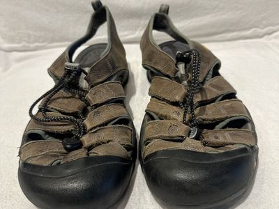 Keen men’s size 12 brown leather waterproof, hiking sandals